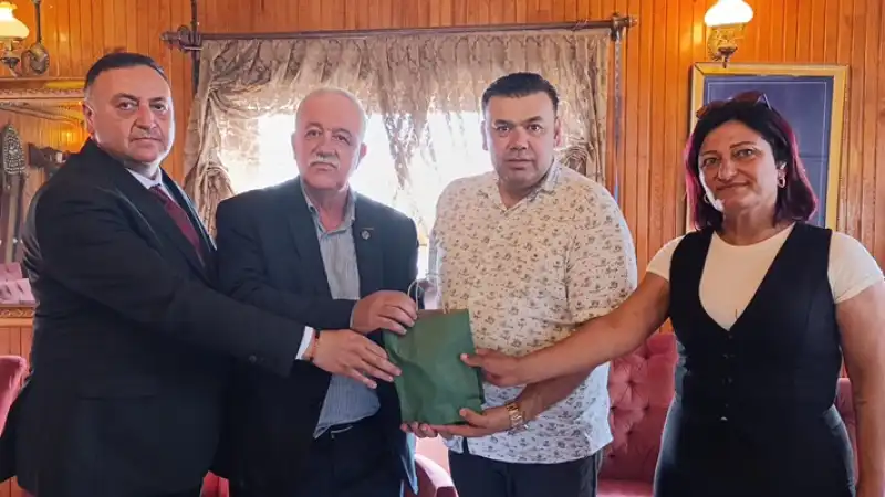 Kalaycıoğlu’ndan Şahin Medya Başkanı Gökhan Şahin’e Hatay’a Özgü Hediyeler