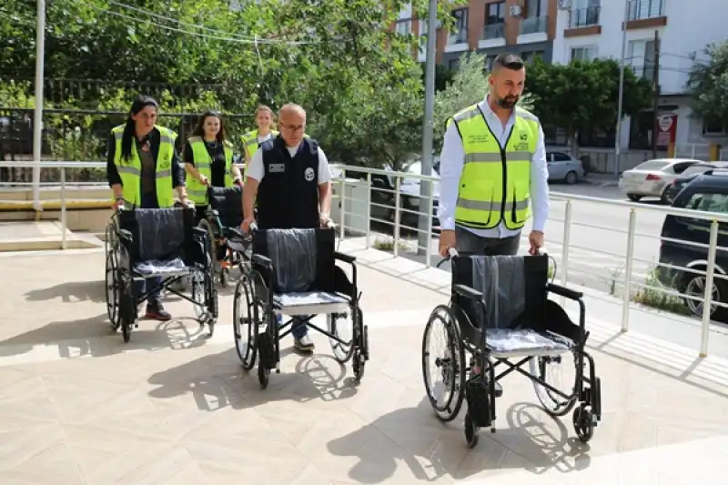 HBB Tekerlekli Sandalye Dağıtımını Sürdürüyor