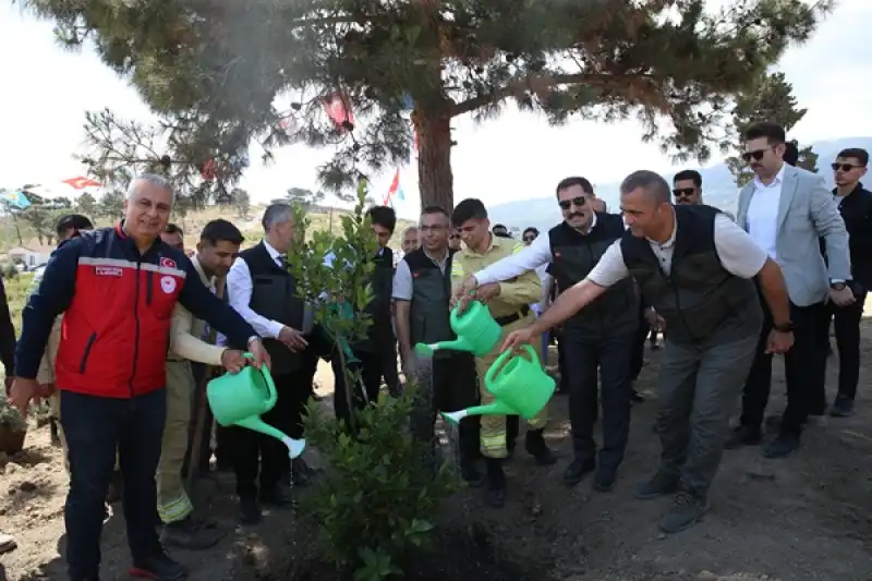 Hatay'da Depremlerde Hayatını Kaybedenlerin Anısına Fidan Dikildi