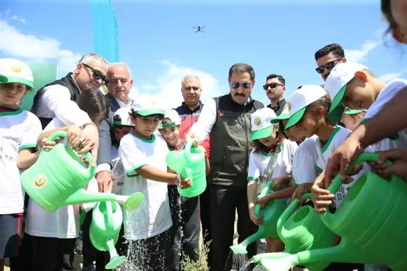 Hatay'da Depremlerde Hayatını Kaybedenlerin Anısına Fidan Dikildi