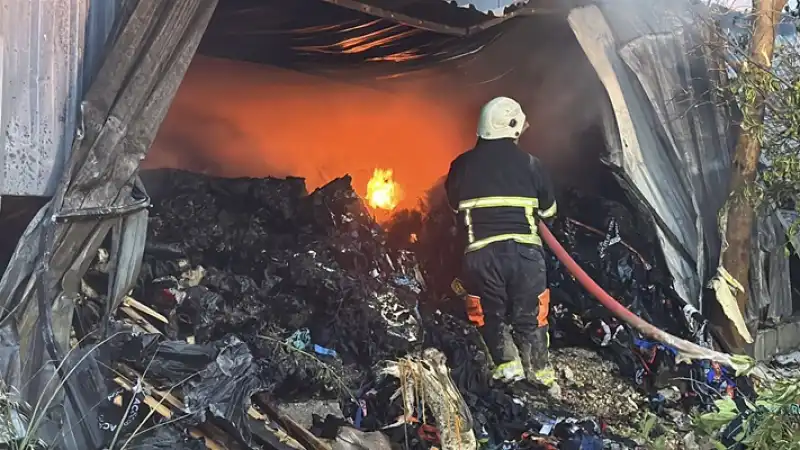 Hatay'da Tekstil Atölyesinde çıkan Yangın Söndürüldü