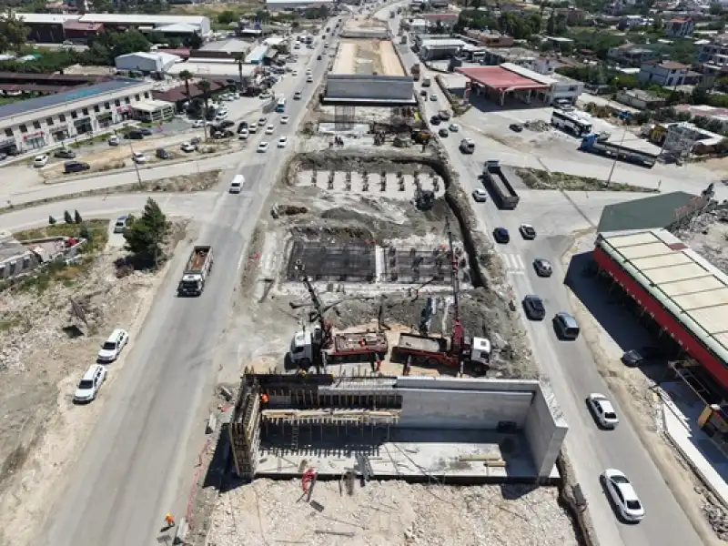 Hatay Valisi Masatlı, Kentteki Yol Yapım çalışmalarını Inceledi