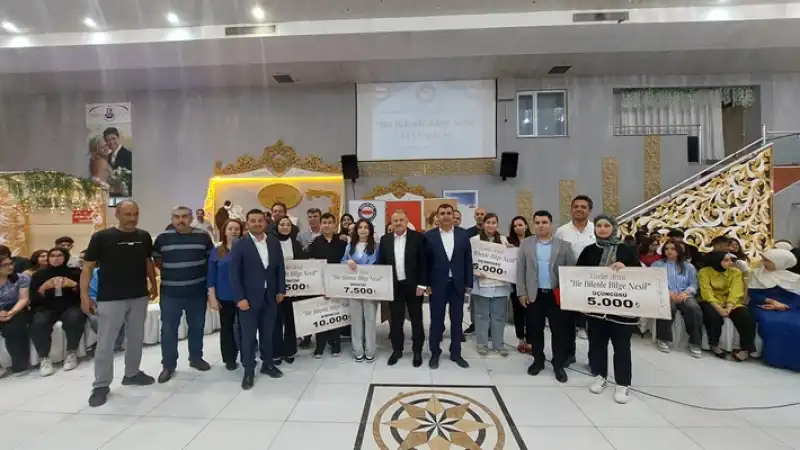 Hatay’da Genç Yazarlar Ödüllendirildi