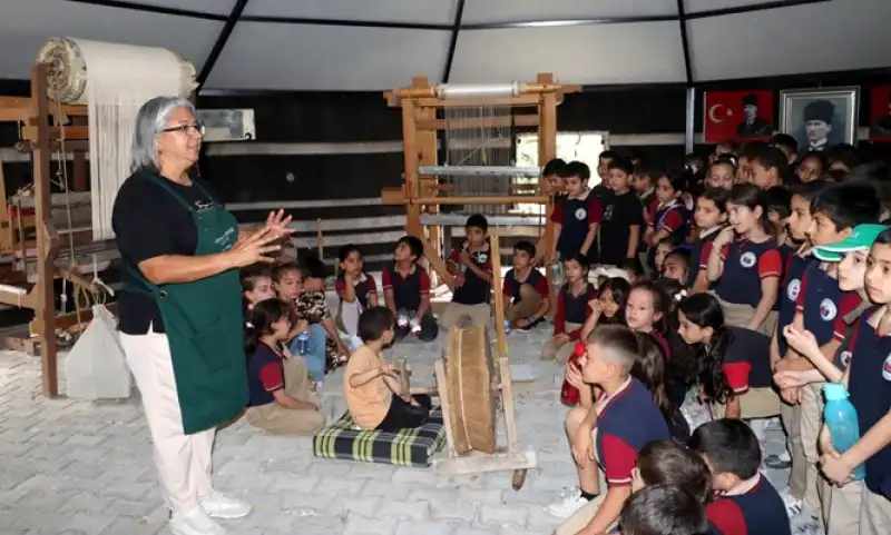 Minik Öğrencilerden Defne Koza Evi’ne Anlamlı Ziyaret
