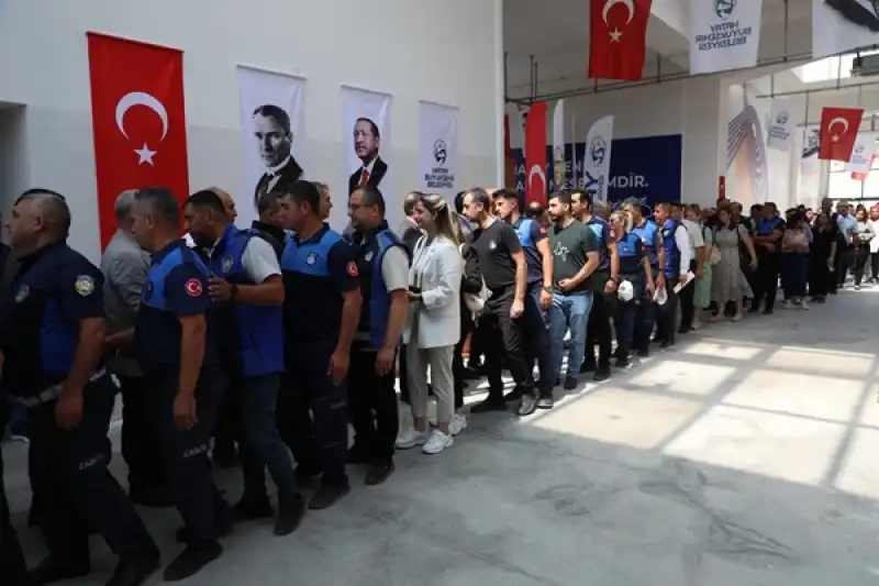 Başkan Öntürk’ten Personele Bayram Hediyesi