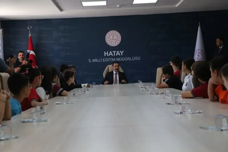 Hatay'da Bursluluk Sınavında Tam Puan Alan öğrenciler ödüllendirildi
