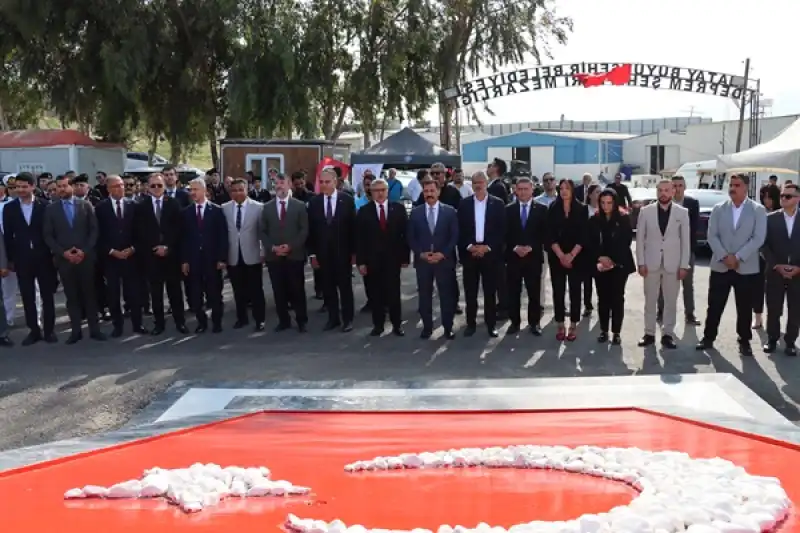 Hatay'da Bayram Arifesinde şehitlerin Ve Depremlerde ölenlerin Mezarları Ziyaret Edildi
