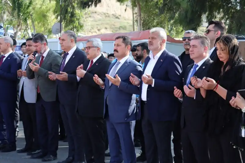 Hatay'da Bayram Arifesinde şehitlerin Ve Depremlerde ölenlerin Mezarları Ziyaret Edildi