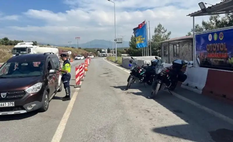 Hatay Otoyolu’nda Bayram Trafiğine Sıkı Takip Jandarma Ekipleri Görev Başında