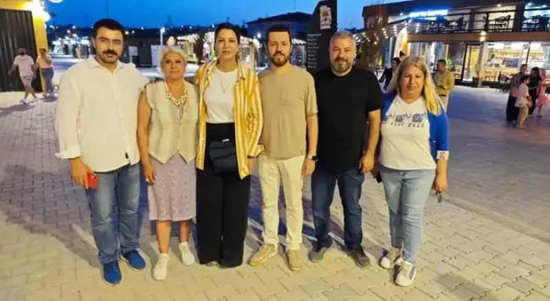 Fulya Öztürk, Kültür Sanat Çarşısı’nda Depremzede Sanatçılara Destek Oldu
