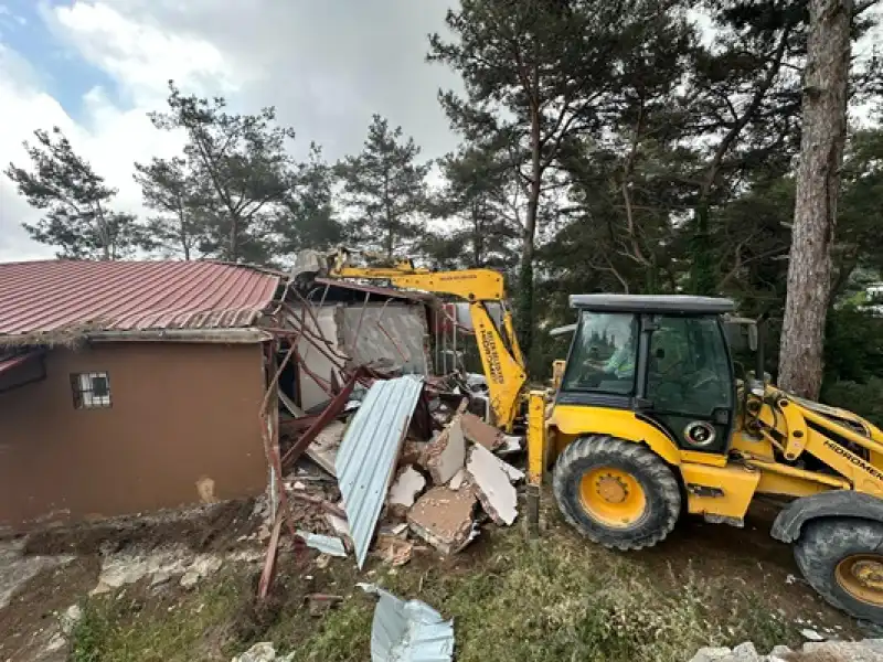 Soğukoluk Yaylası'nda Kaçak Yapılar Yıkıldı