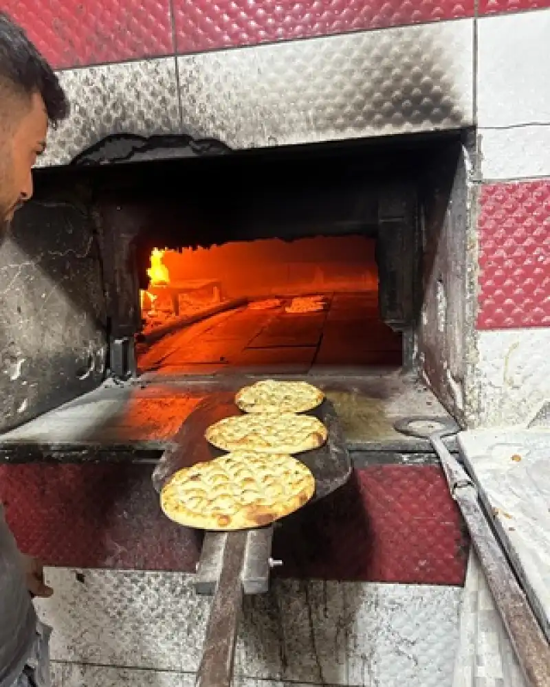 Antakya’nın Taş Fırın Lezzeti: Tırnaklı Pide Ekmek Sofraların Baş Tacı