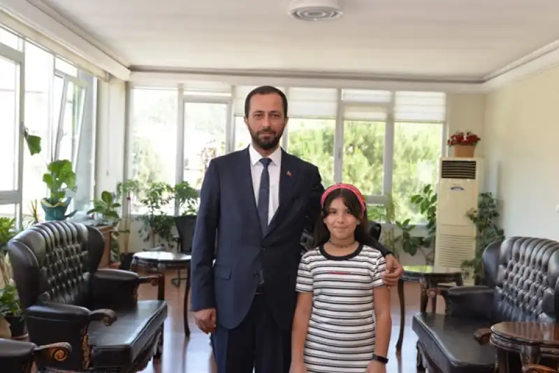 Yayladağı'nda Bursluluk Sınavında Tam Puan Alan öğrenci ödüllendirildi
