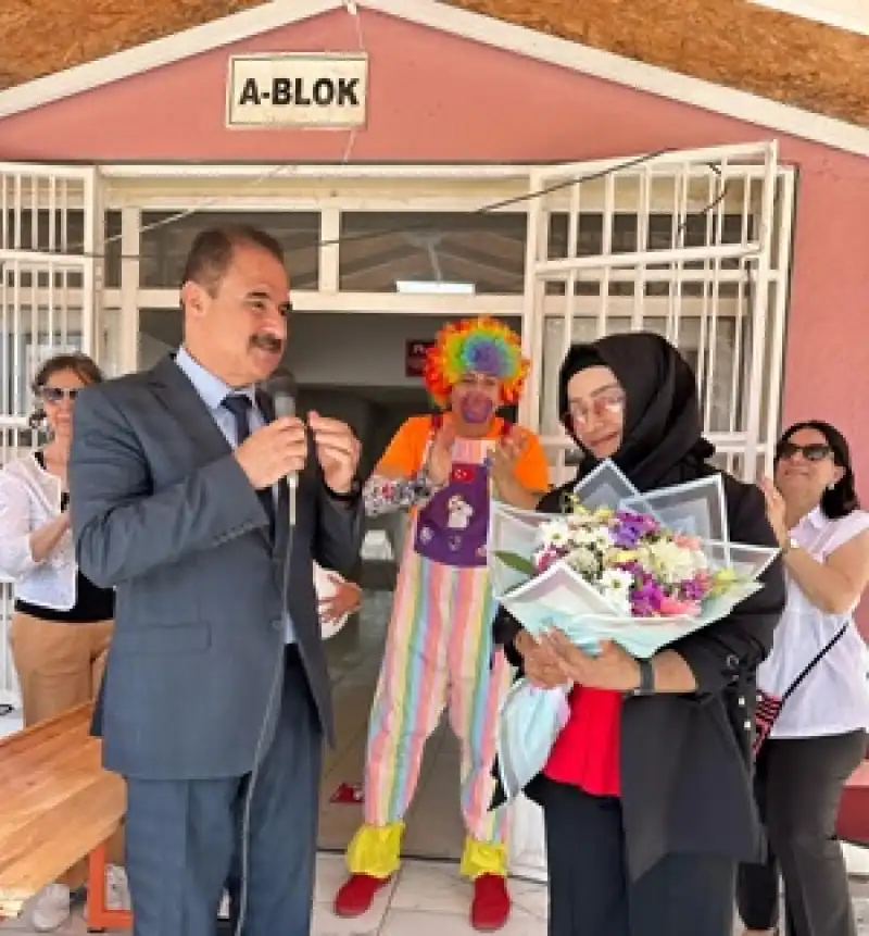 Depremzede Çocukların Kostümleri Gülbin Ablalarından