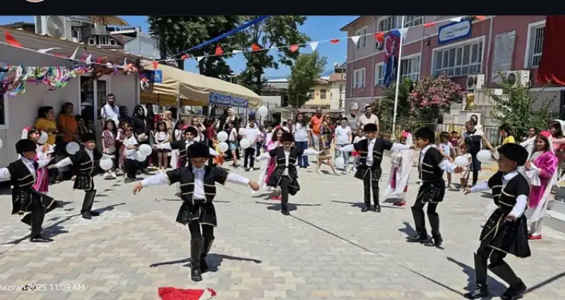 Depremzede Çocukların Kostümleri Gülbin Ablalarından