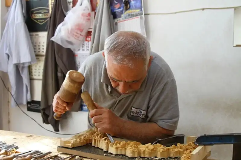 Yarım Asırlık Sanat Ustası: Behzat Böke’den Ahşaba Hayat Veren Dokunuşlar