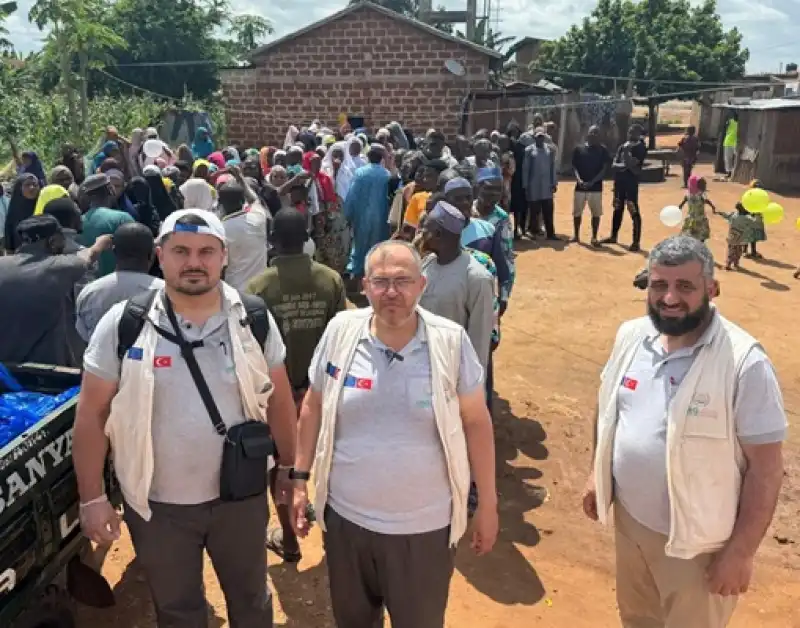 Çalışkan, Nijerya Ve Benin'de Kurban Yardımlarını Dağıttı