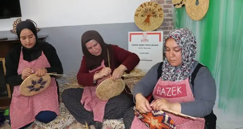 Buğday Saplarıyla Yapılan Tescilli Sanat, Kurslarla Gelecek Kuşaklara Aktarılıyor