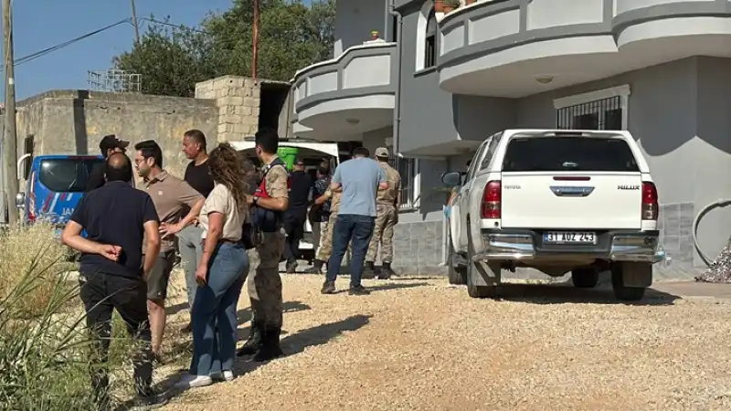 Hatay'da Bir Kişi Tartıştığı Kızını öldürdü, Eşini Yaraladı