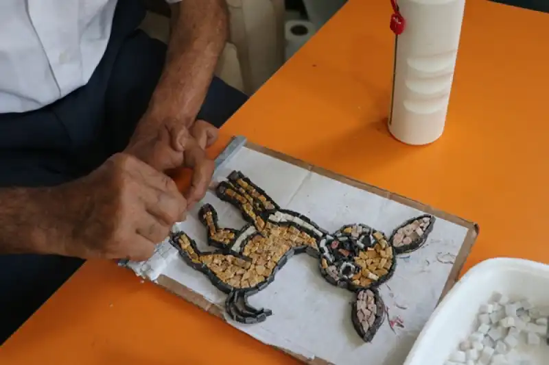 Oğlunun ödeviyle Tanıştığı Mozaik Sanatı Emeklilikteki Hobisi Oldu