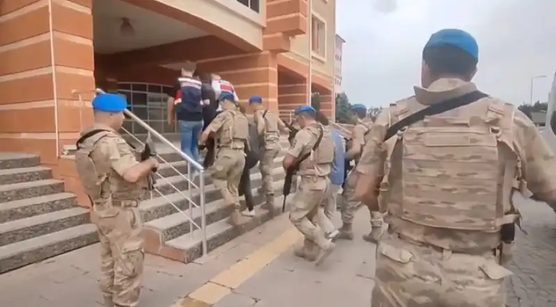 Terör Örgütüne 18 İl'de Operasyon: 39 Şüpheli Yakalandı!