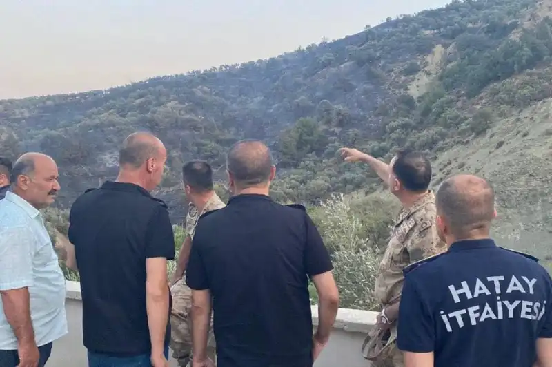 Belen Şenbük Mevkiinde Orman Yangını Kontrol Altına Alındı