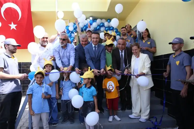 Hatay'da Kırsal Mahalledeki Okulun Kütüphanesini Turkcell Gönüllüleri Yeniledi
