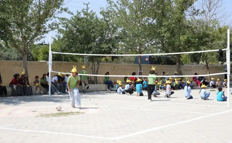 Hatay'da Kırsal Mahalledeki Okulun Kütüphanesini Turkcell Gönüllüleri Yeniledi