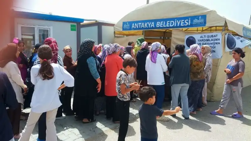 6 Şubat Derneği’nden 2000 Haneye Kıyafet Yardımı