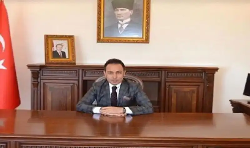 Defneliler Kaymakam Çoban İçin Tek Yürek: “Gitmesin, Bizimle Kalsın”