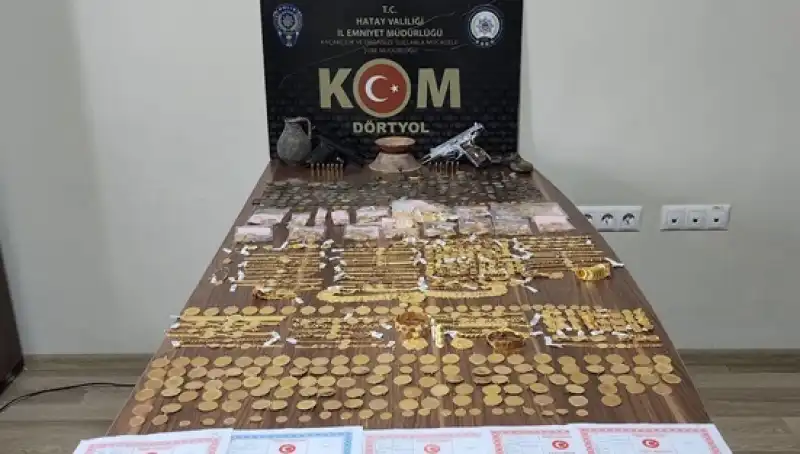 Dörtyol’da Kuyumculara Operasyon: Sahte Altınlar Ve Tarihi Eserler Ele Geçirildi