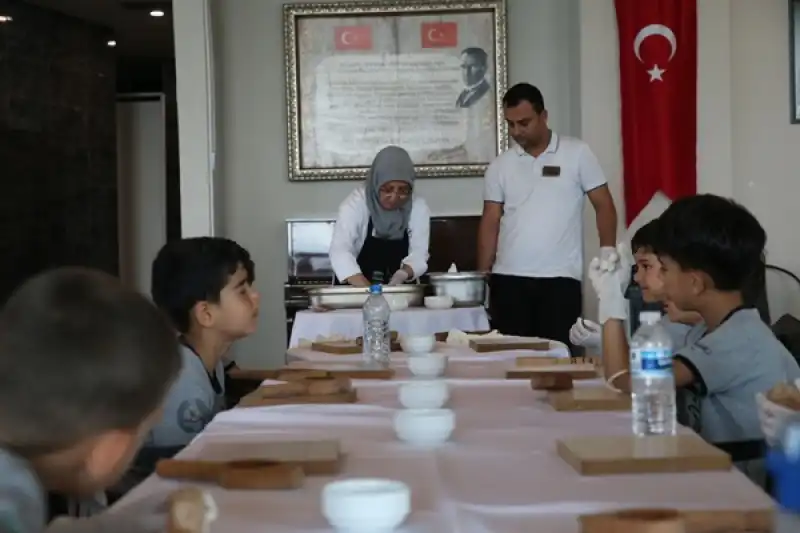 Hatay'da 1200 öğrenciye Tescilli Kömbenin Yapımı öğretildi