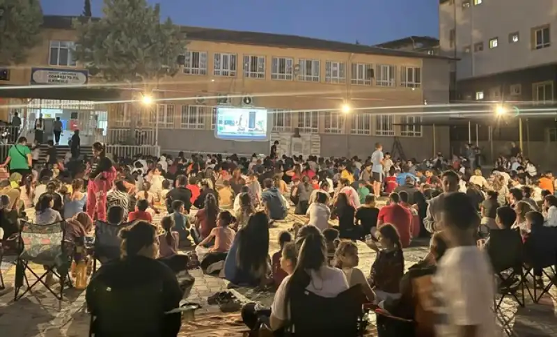 Okulda ‘Aile Yılı’ Kapsamında Açık Hava Sinema Keyfi