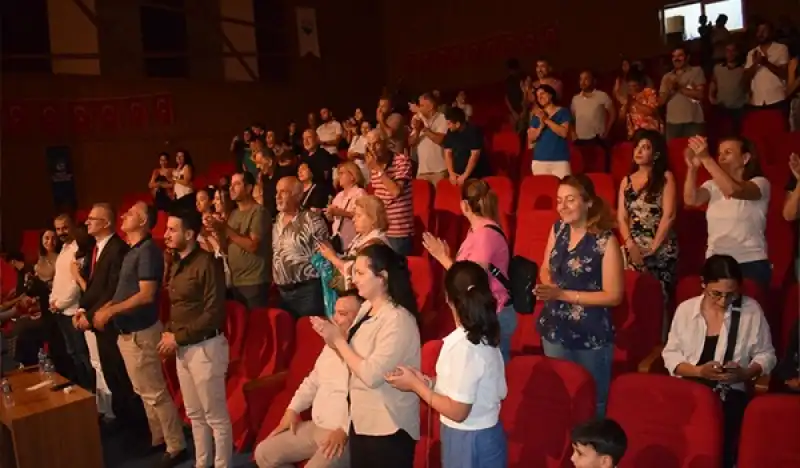 “Parça Tesirli Pazarlar” Hatay’da Tiyatro Severlerle Buluştu