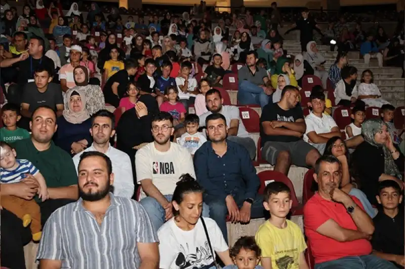 “Parça Tesirli Pazarlar” Hatay’da Tiyatro Severlerle Buluştu