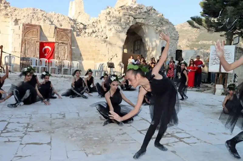 “Antakya’nın Ağıdı” Bale Gösterisiyle Yıkıntılar Arasında Umut Yeşerdi