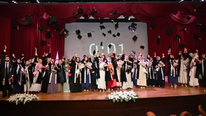 MKÜ İlahiyat Fakültesi’nde Mezuniyet Coşkusu