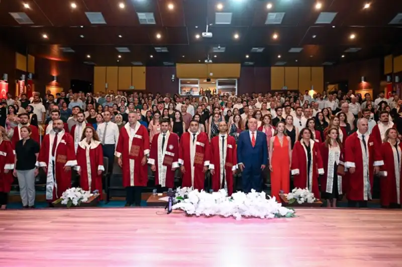 Diş Hekimliği Fakültesi 2024-2025 Akademik Yılı Mezuniyet Töreni Gerçekleştirildi