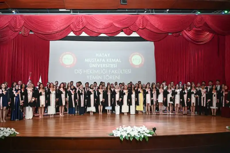 Diş Hekimliği Fakültesi 2024-2025 Akademik Yılı Mezuniyet Töreni Gerçekleştirildi