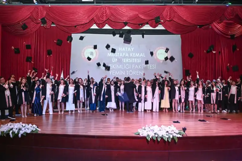 Diş Hekimliği Fakültesi 2024-2025 Akademik Yılı Mezuniyet Töreni Gerçekleştirildi