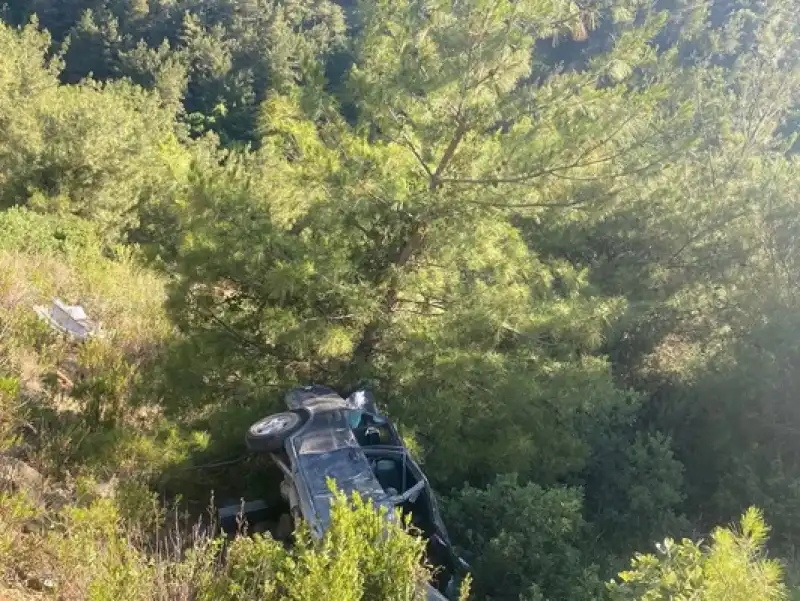Hatay'da Uçuruma Devrilen Otomobildeki 1 Kişi öldü, 2 Kişi Yaralandı