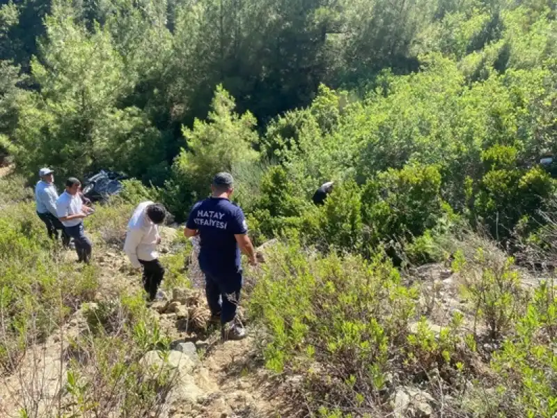 Hatay'da Uçuruma Devrilen Otomobildeki 1 Kişi öldü, 2 Kişi Yaralandı