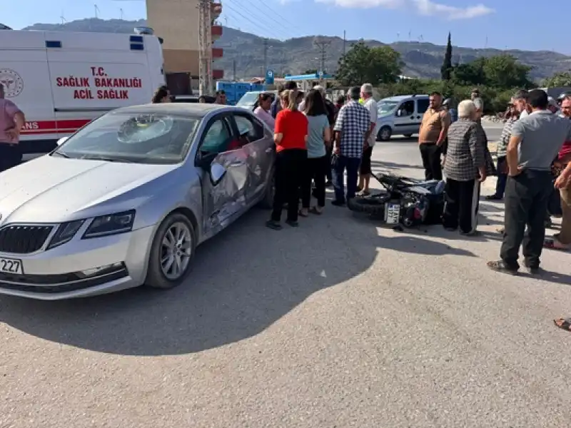 Samandağ'da Otomobille çarpışan Motosikletteki 2 Kişi Yaralandı