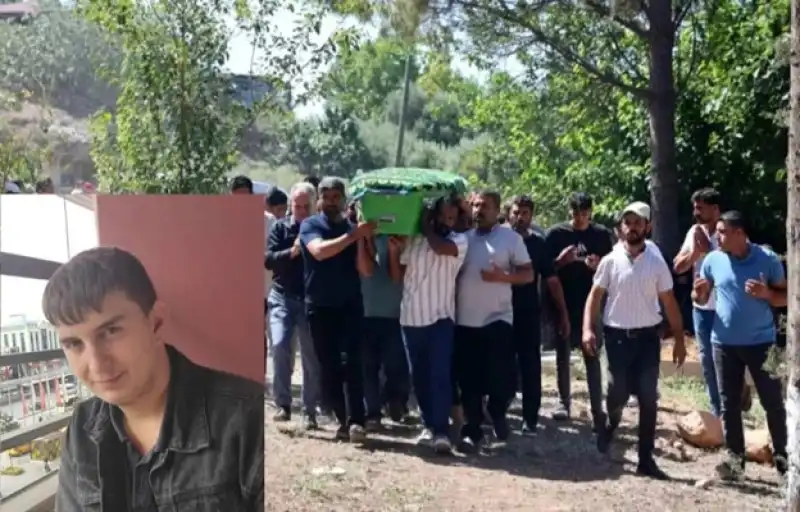 Ablasının Düğününde Kalbine Yenik Düştü!