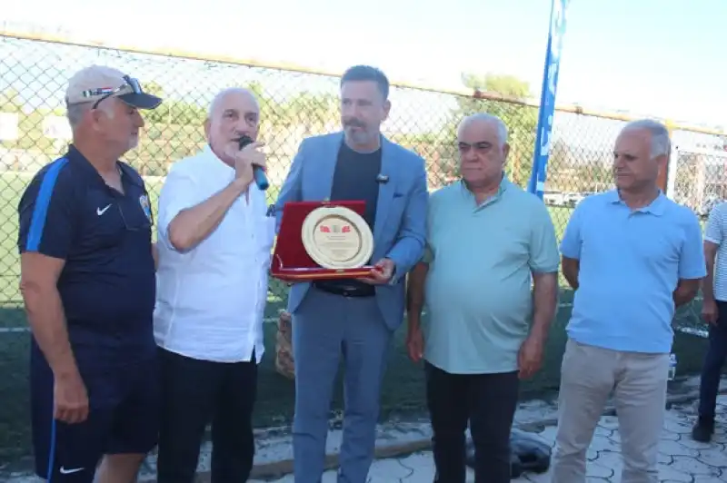 ASKF Arsuz Belediye Başkanı Sami Üstün’e Spora Desteğinden Dolayı Teşekkür Plaketi Verildi