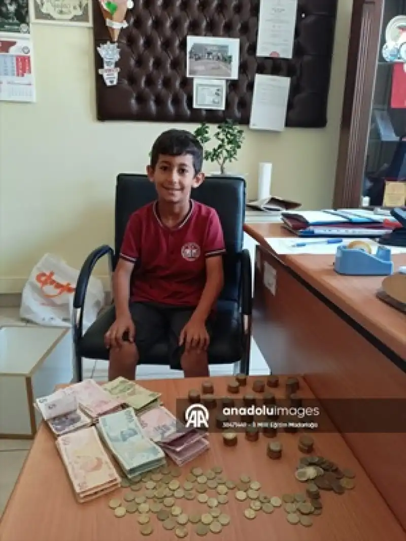 Hatay'da öğrenciler Harçlıkları Ile Sattıkları Oyuncakların Parasını Filistinli çocuklara Bağışladı