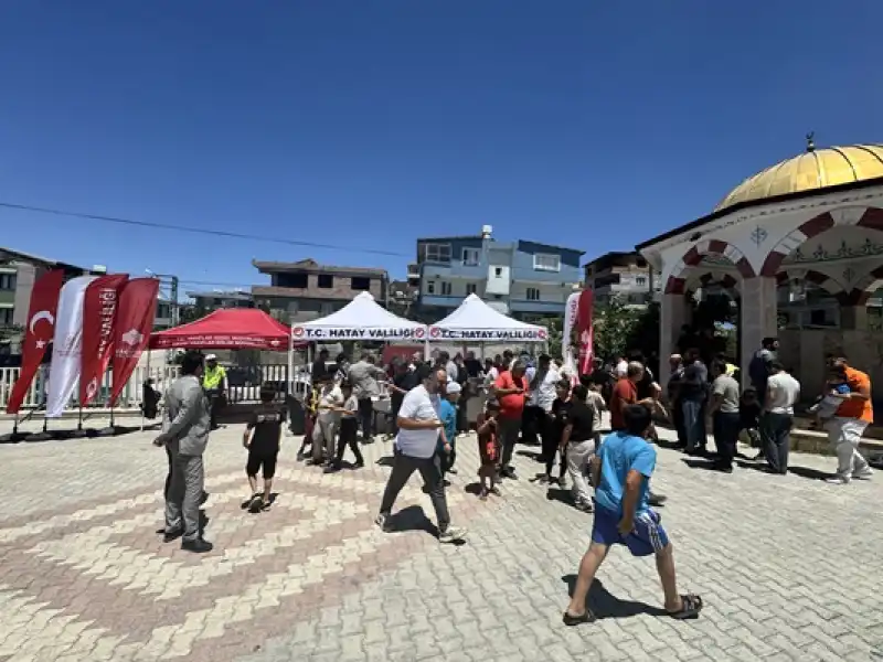 Hatay'da Vatandaşlara Aşure Ikramında Bulunuldu