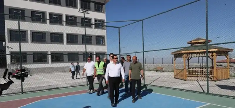 Hatay'daki Deprem Konutları Bölgesinde Okul Inşaları Sürüyor