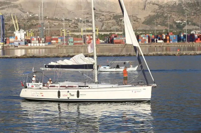 Rekor Denemesi Için Yelkenliyle Hopa'dan Yola çıkan Başak Mireli, İskenderun'a Ulaştı