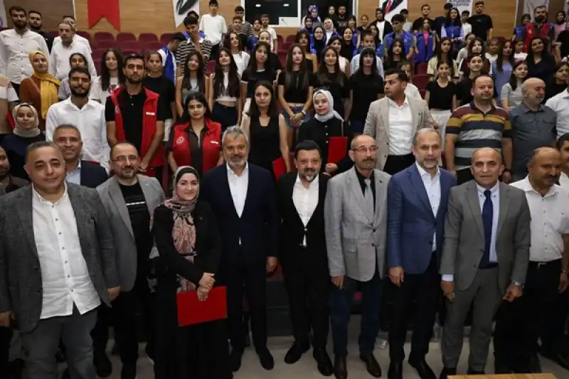 Başkan Öntürk Medya Ve Gençlik Akademisi Sertifika Törenine Katıldı